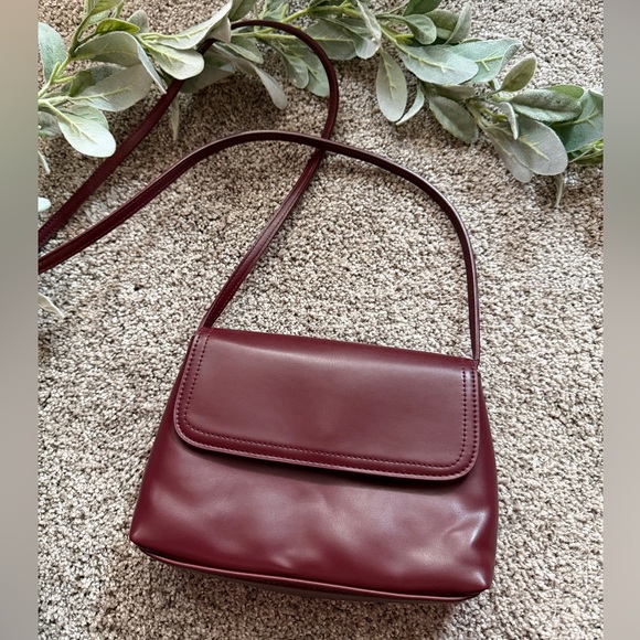 Brandy Melville Handbags - Brandy Melville Like New Crossbody Purse